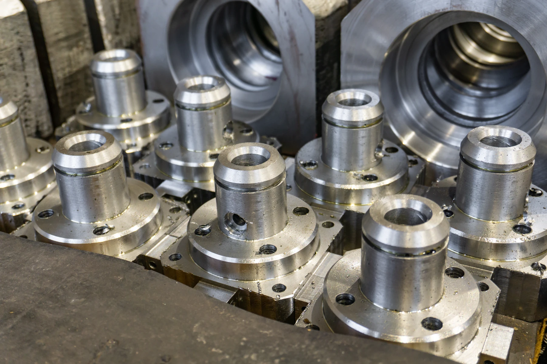Machined flanged hubs and bored mounting blocks